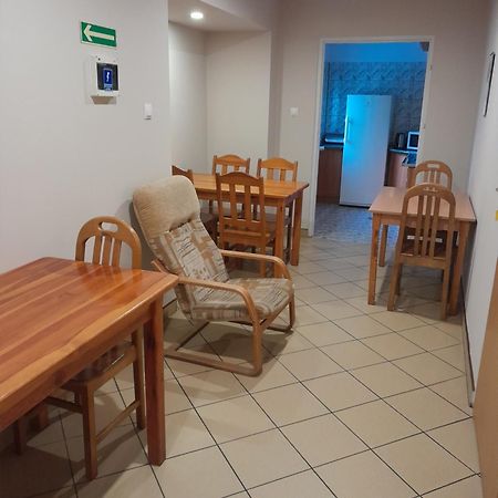 Hostel Polon プウトゥスク エクステリア 写真