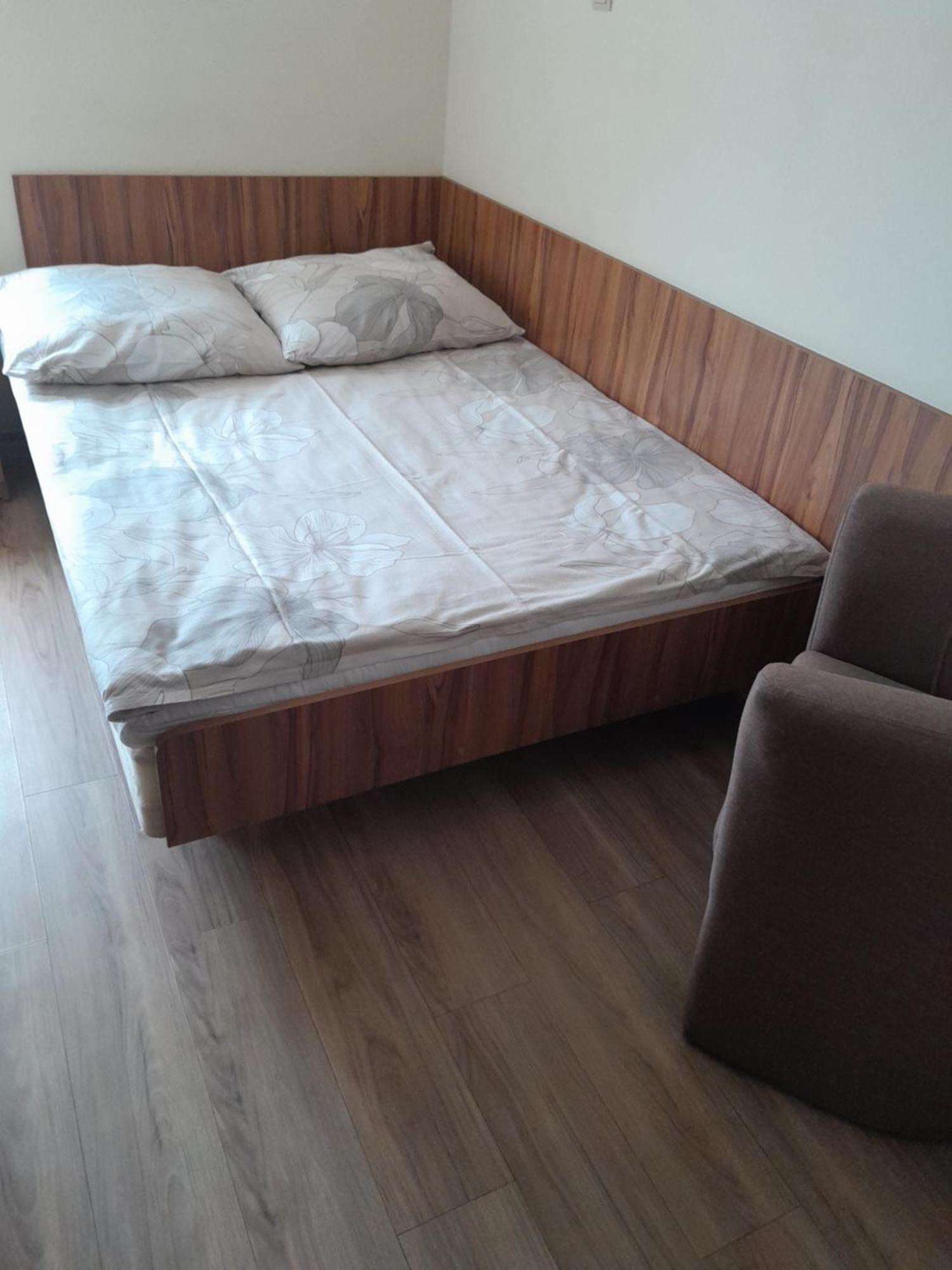 Hostel Polon プウトゥスク エクステリア 写真