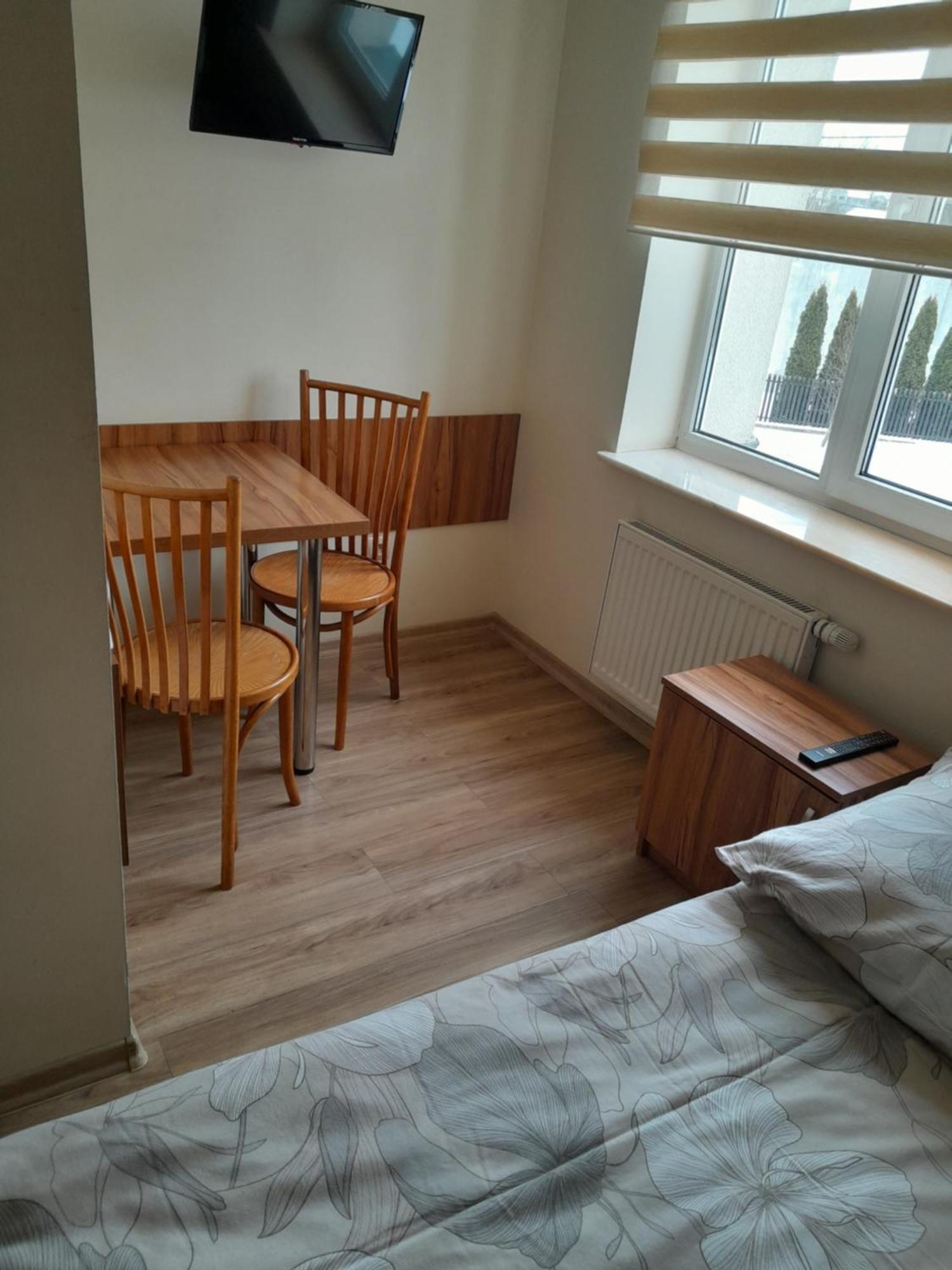 Hostel Polon プウトゥスク エクステリア 写真