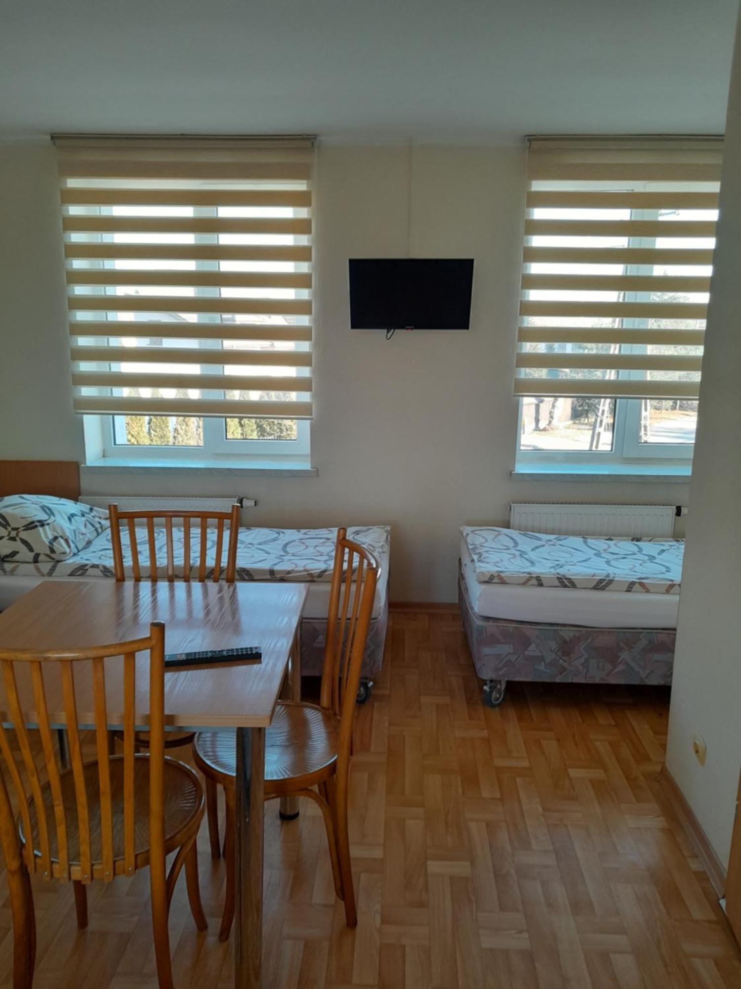 Hostel Polon プウトゥスク エクステリア 写真