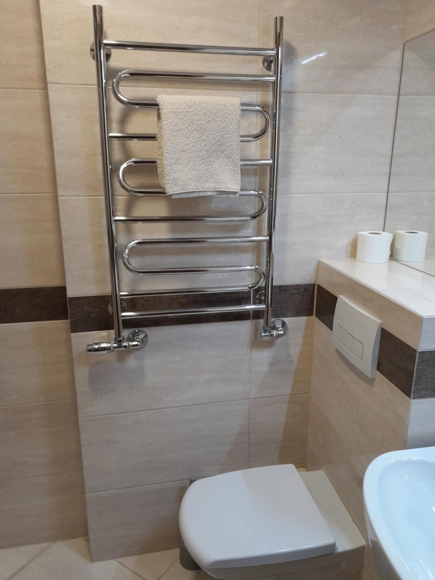 Hostel Polon プウトゥスク エクステリア 写真