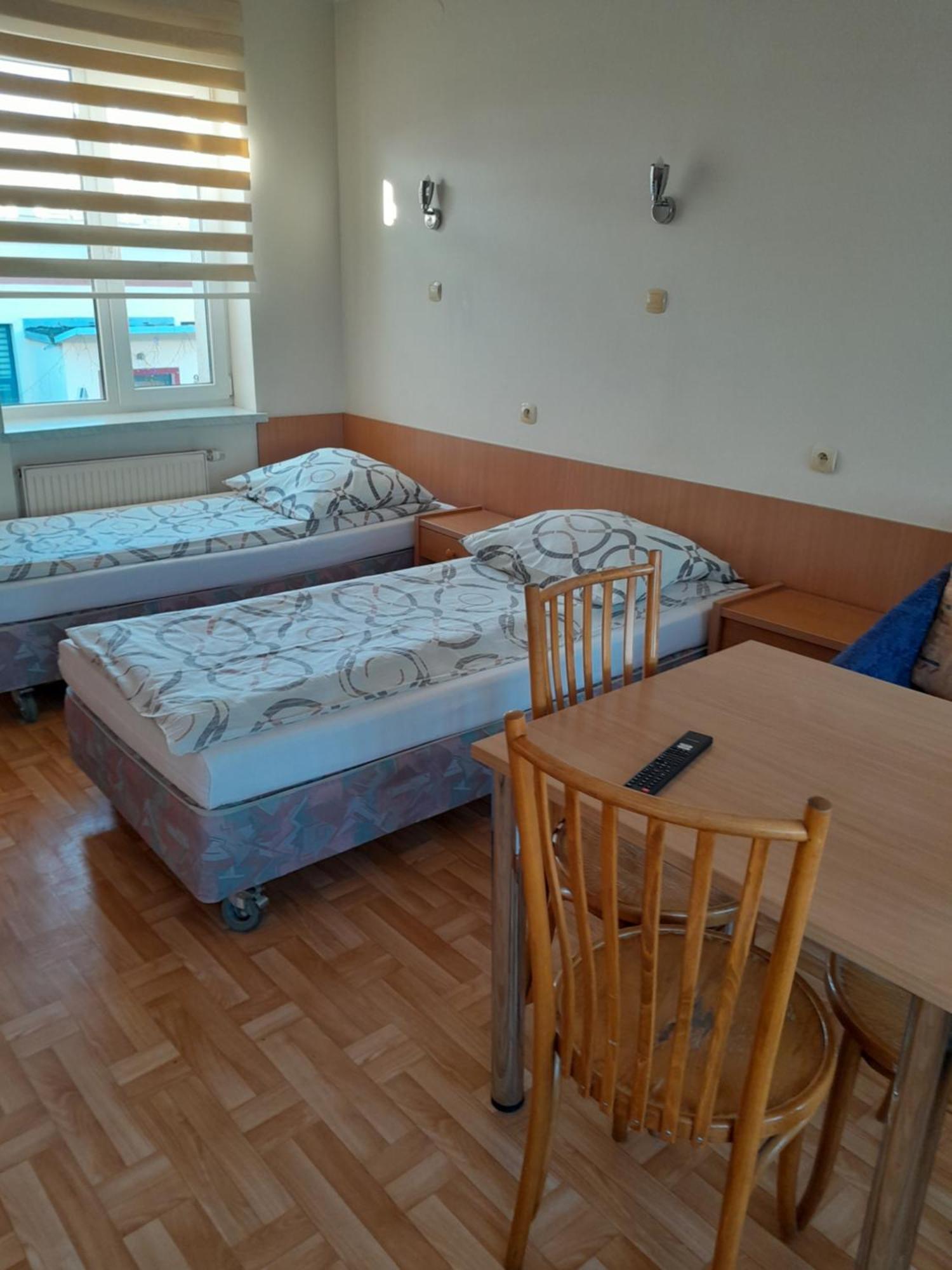 Hostel Polon プウトゥスク エクステリア 写真