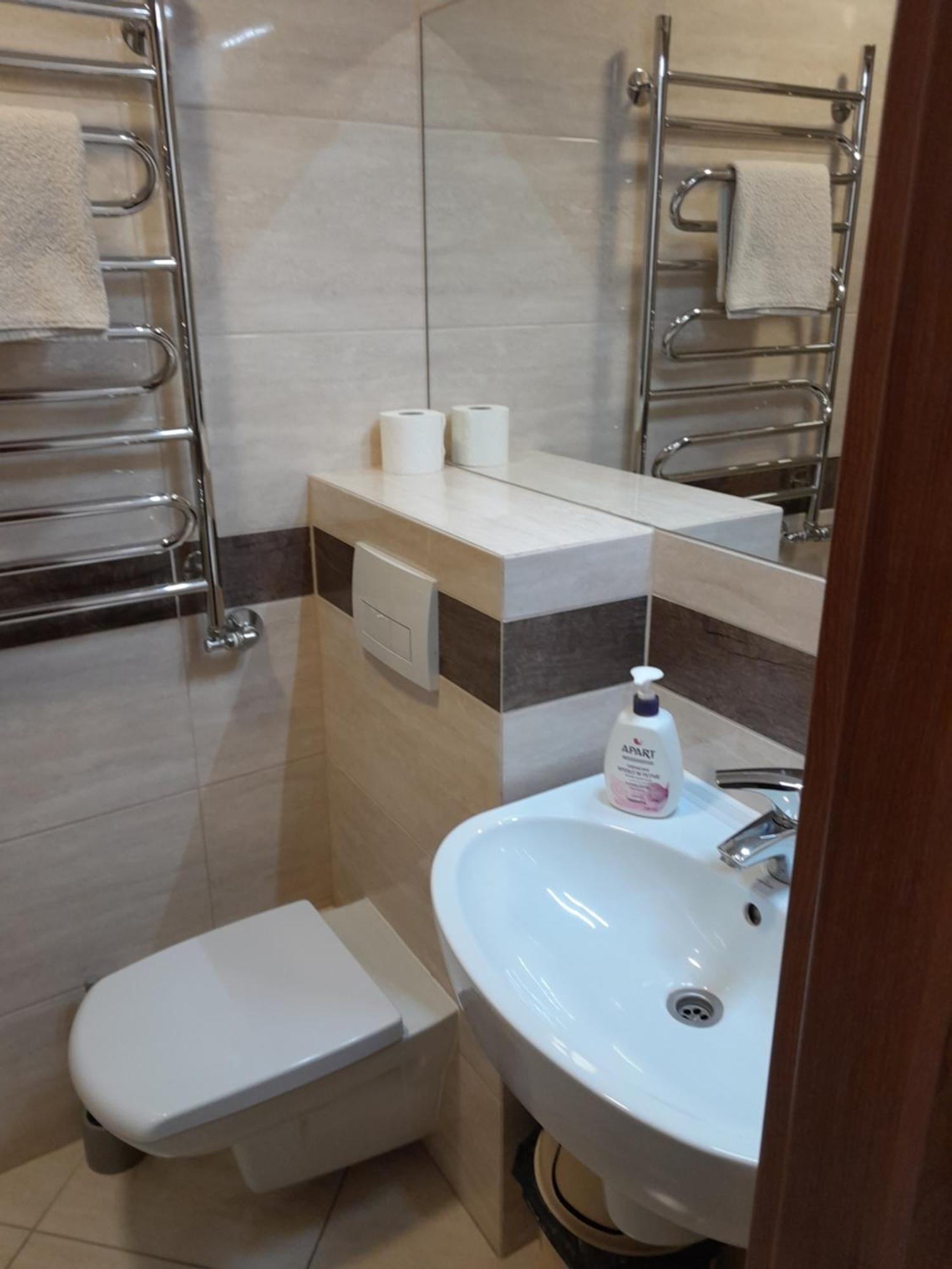Hostel Polon プウトゥスク エクステリア 写真