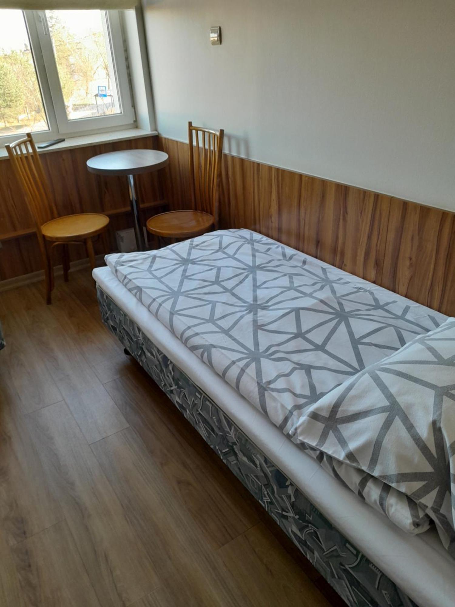 Hostel Polon プウトゥスク エクステリア 写真